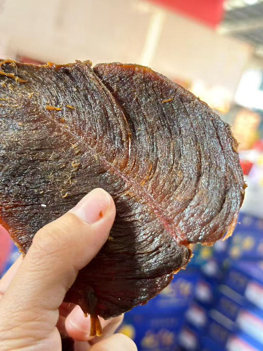 树叶牛肉干 没有防腐剂，冷藏保存！市面上唯一原切牛肉做的牛肉干，肌肉纹理清晰，超好吃的，干湿度正合适，瘦而不柴，咸淡适中，有嚼劲但是一点不卡牙。长期不吃请冷冻保存 商品图0