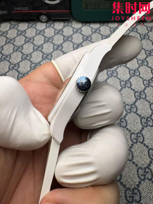 IWC万国 M+飞行员系列IW328104 马克20 马克二十 白陶瓷 男士腕表 表径41mm "太浩湖"特别版
机芯：搭载进口9015改Cal.32112 商品图3