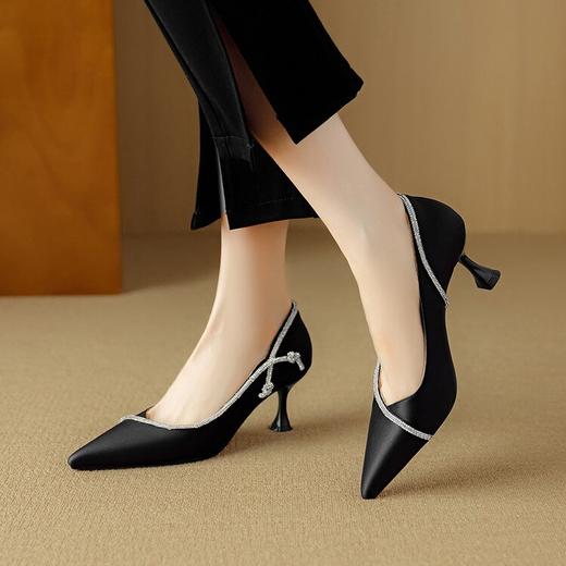 【预售5天】真皮气质白色高跟鞋女细跟春秋新款法式婚纱新娘鞋子中跟尖头单鞋DB&M6178 商品图1