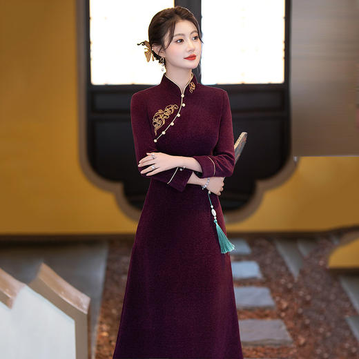 刺绣国风新中式妈妈秋季复古收腰旗袍秋冬SC22115 商品图4