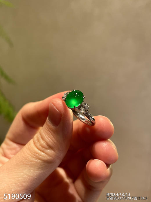 绿蛋面戒指【5190509】具体价格微信咨询 商品图0
