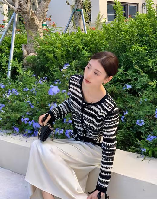 天猫同步【时髦复古】拉夏贝尔/La Chapelle复古小众流苏条纹长袖针织开衫女V领短款毛衣 商品图5