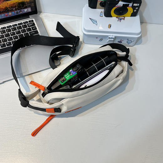 男士胸包新款ins国潮风运动休闲斜挎包简约时尚百搭车缝线单肩包 商品图3