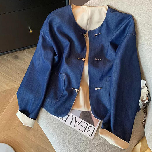 丁摩 藏蓝色牛仔新中式盘扣短款外套女秋季新款复古高级感上衣5ZF-9223 商品图0
