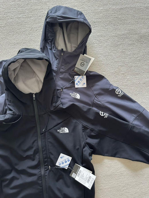 原单正品 TNF北面巅峰户外日常防风防水连帽外套夹克，颜色：黑色 灰色
尺码：M～XXL 商品图4