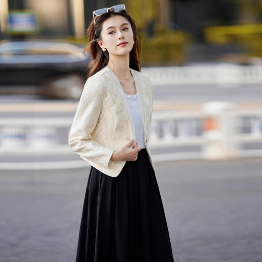 精致显瘦绣花小外套，气质减龄一粒扣长袖上衣HR-CME8128 商品图1