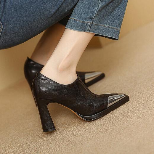【预售5天】深口单鞋女尖头高跟鞋新款时尚英伦风防撞金属头黑色小皮鞋YSXY&YS7128 商品图4