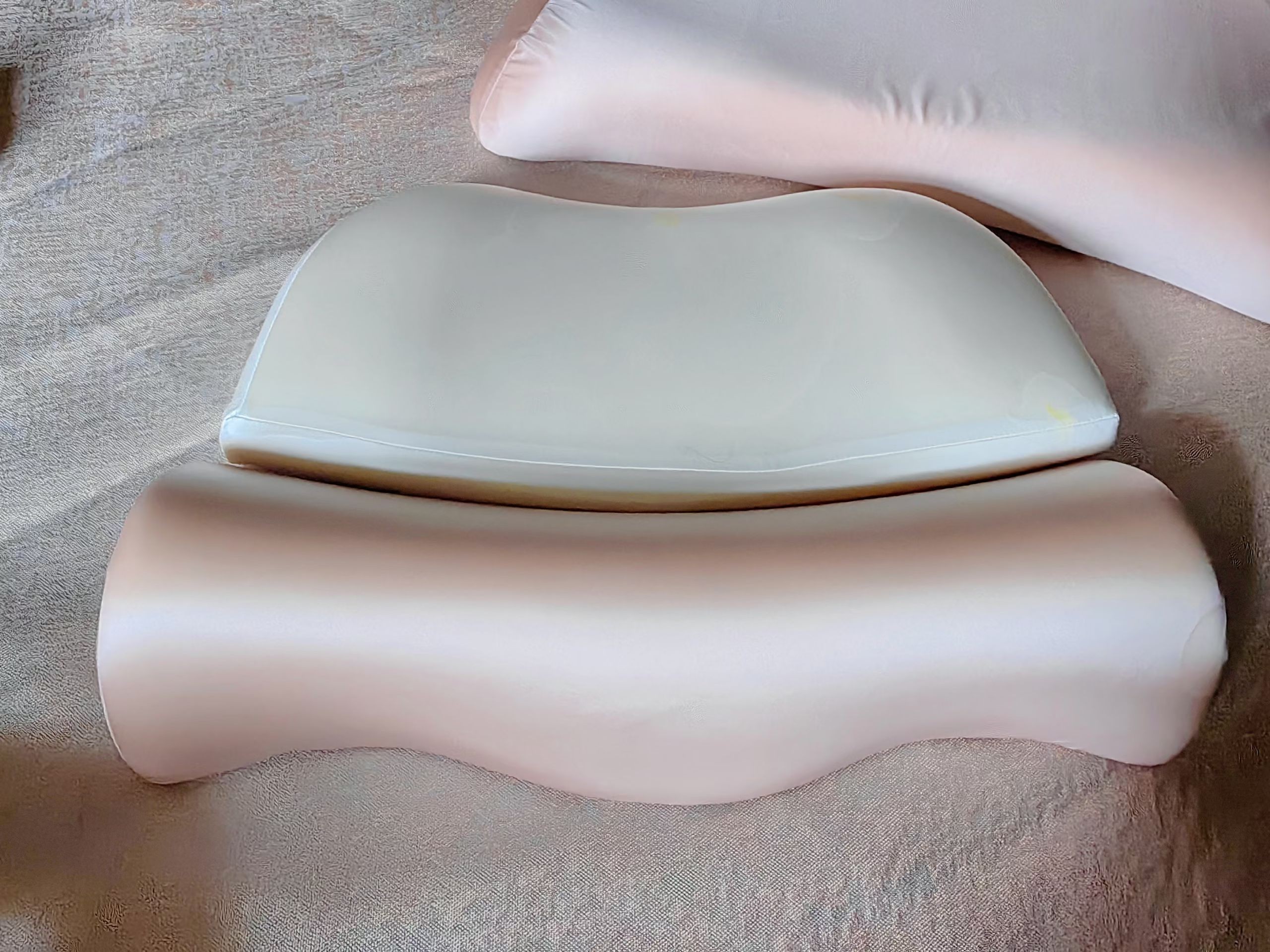 猫太推荐—慢回弹护脊颈椎枕头 颈肩脊一体到位