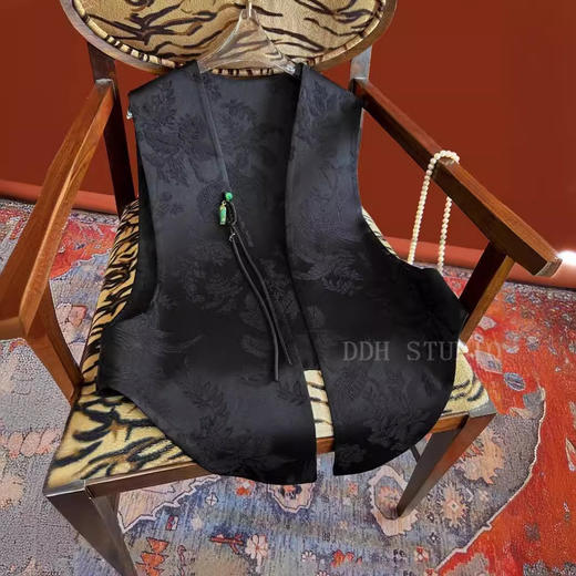 丁摩中式国风玉石流苏扣不规则马甲V领暗纹提花时尚马夹上衣女5ZF- 6813 商品图0