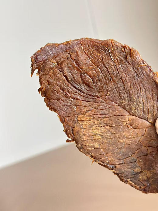 树叶牛肉干 没有防腐剂，冷藏保存！市面上唯一原切牛肉做的牛肉干，肌肉纹理清晰，超好吃的，干湿度正合适，瘦而不柴，咸淡适中，有嚼劲但是一点不卡牙。长期不吃请冷冻保存 商品图3