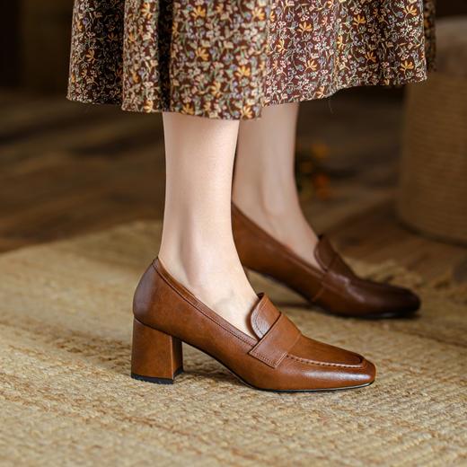 【预售5天】英伦复古风方头深口粗跟高跟小皮鞋春秋季新款大码优雅乐福鞋女NJMK&K122 商品图2