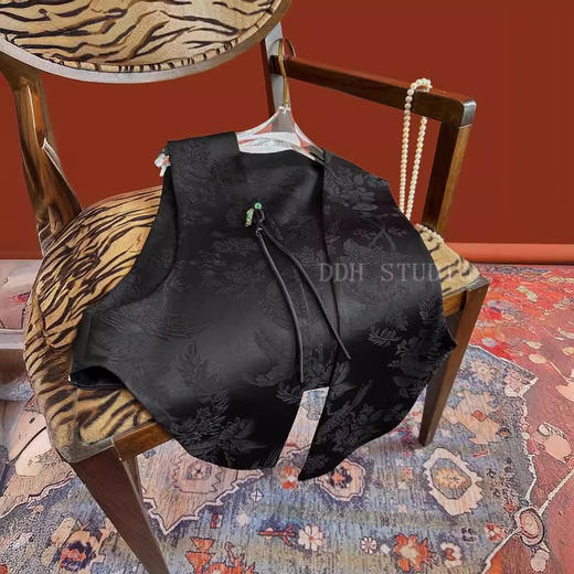 丁摩中式国风玉石流苏扣不规则马甲V领暗纹提花时尚马夹上衣女5ZF- 6813 商品图1