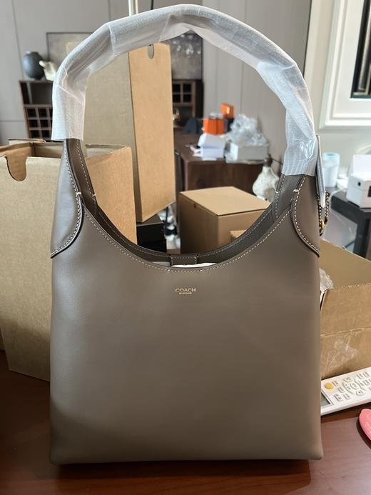 GZ215-蔻驰 Brooklyn 28 金色品牌Logo印花磁性按扣开合 粒面皮革 Hobo包手提单肩包(KS*MM) 商品图6