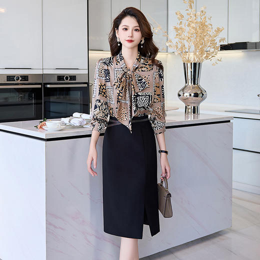 2025秋季上新优雅显瘦豹花上衣两件套HBLJRA985-6 商品图2