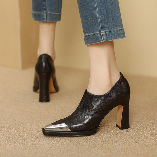 【预售5天】深口单鞋女尖头高跟鞋新款时尚英伦风防撞金属头黑色小皮鞋YSXY&YS7128 商品图2