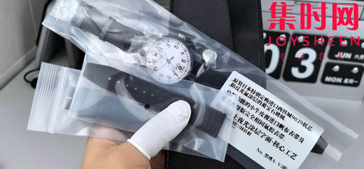 IWC万国 M+新品飞行员系列IW326905，黑陶瓷材质，男士腕表 表盘尺寸：41*11.4mm，全夜光表盘，"黑桃A"特别款 商品图8