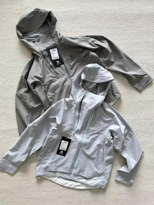 原单正品 KAILAS凯乐石 索松 运动户外徒步FLT防风防水透汽散热连帽冲锋衣，男女同款，
颜色：远天蓝 石莲灰
尺码：S～XXL 商品图0