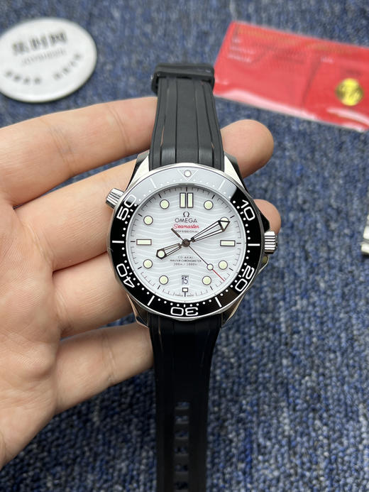 欧米茄VS海马300米系列 原装开模 熊猫海马
款式：男士潜水腕表 商品图1