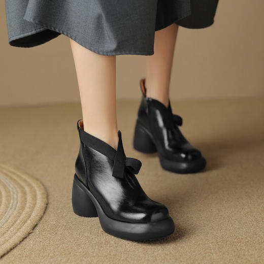 【预售5天】轻巧舒适圆头厚底蝴蝶结瘦瘦靴女秋冬新款真皮气质枪色粗跟高跟鞋短靴MDY&M508-3 商品图4