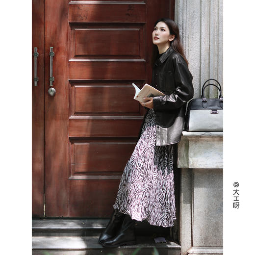 INSUN恩裳轻薄斑马纹不规则褶皱半身裙 商品图0