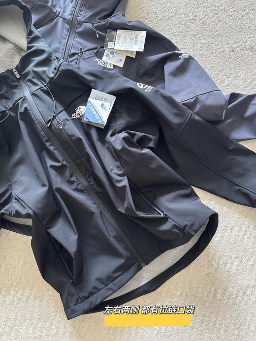 原单正品 TNF北面巅峰户外日常防风防水连帽外套夹克，颜色：黑色 灰色
尺码：M～XXL 商品图3