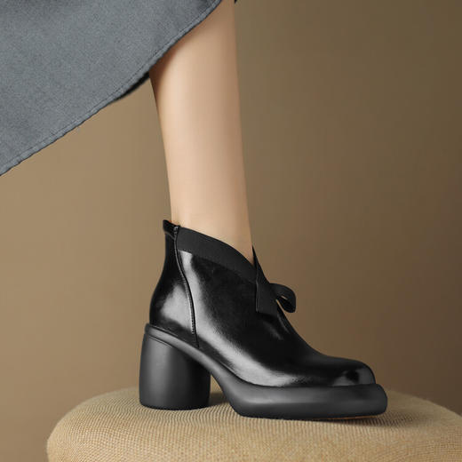 【预售5天】轻巧舒适圆头厚底蝴蝶结瘦瘦靴，真皮气质枪色粗跟高跟鞋短靴MDY&M508-3 商品图4