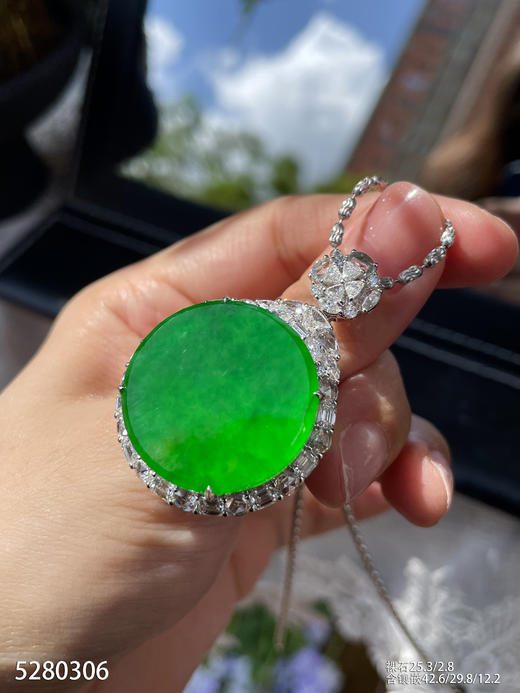 老坑艳绿圆牌吊坠【5280306】具体价格微信咨询 商品图3