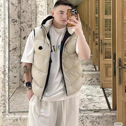 蒙口Guersac男士斜纹绗缝连帽羽绒马甲 商品图1