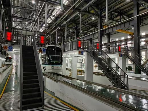 已成团4.5都江堰【雪山下的熊猫电车】轨道交通与人工智能主题科普研学，体验熊猫电车专列，参观电车维保“体验”车间，自动立体仓库与机器人对话，磁悬浮列车模型DIY！ 商品图3