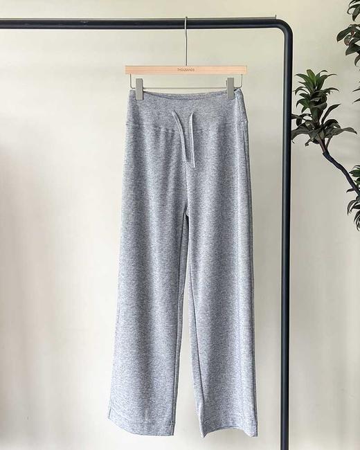 现货 THS-限时 女士 alo 万能搭配 居家外出 软软糯糯糯叽叽慵懒显瘦直筒针织裤  2色 BJ3359 商品图4