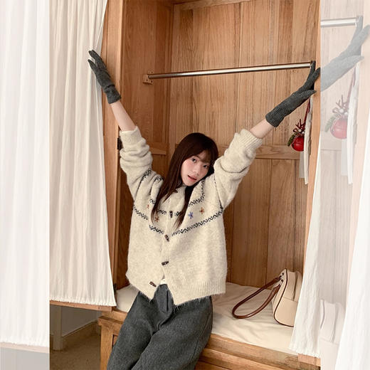 西遇费尔岛针织外套女秋季新款慵懒风牛角扣宽松毛衣开衫SS051541 商品图3