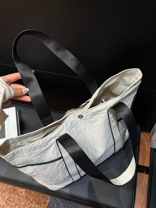 lu🍋新款Daily大帆布托特包 𝟐𝟎𝐋超大容量❗️超实用❗️多口袋自重轻‼️‼️ 商品图6