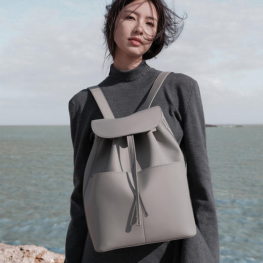 OVONZO偶梵 女双肩包抽绳单肩包原创经典Jania高级 感大容量素皮包包 商品图1