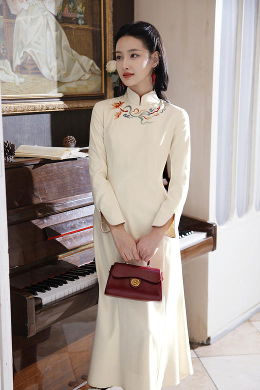 逸红颜明月优选#何超琼同款旗袍『琼仪』敦煌飞天壁画立体刺绣，含羊毛挺括TR，重要场合战袍 商品图1