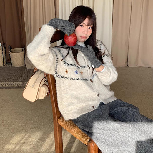 西遇费尔岛针织外套女秋季新款慵懒风牛角扣宽松毛衣开衫SS051541 商品图1