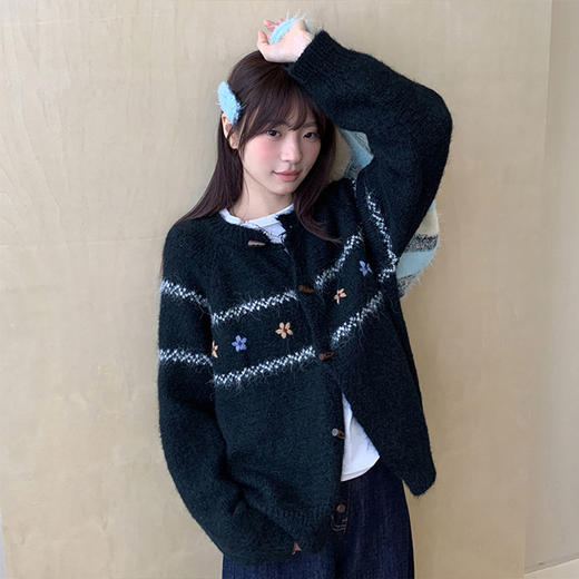 西遇费尔岛针织外套女秋季新款慵懒风牛角扣宽松毛衣开衫SS051541 商品图4