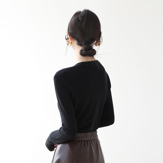 半身缘女装 秋季V领扣子装饰内搭针织打底衫毛衣VL001 商品图4