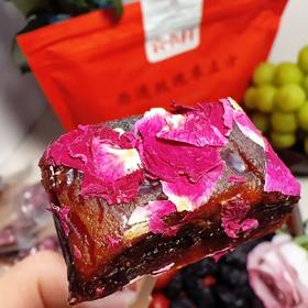 西梅红枣遇见重瓣玫瑰❗西遇玫瑰枣立方 枣肉超级厚实软糯 去核超贴心 搭配重瓣红玫瑰花瓣 花香浓郁 独立小包装 配料表干净基地直邮