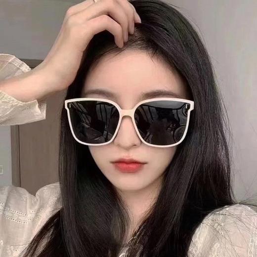 送眼镜盒！【防晒显脸小！轻奢又时尚】防紫外线墨镜女高级感夏2025新款男开车太阳眼镜防晒圆脸。ha 商品图5