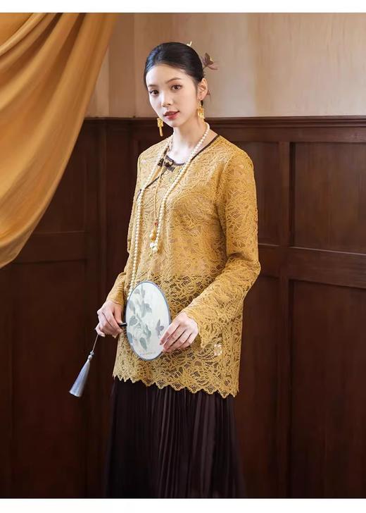 【门店同款】ENJOY秋季云敛-东方画笔植绒腰果花盘扣上衣 166493765 商品图0