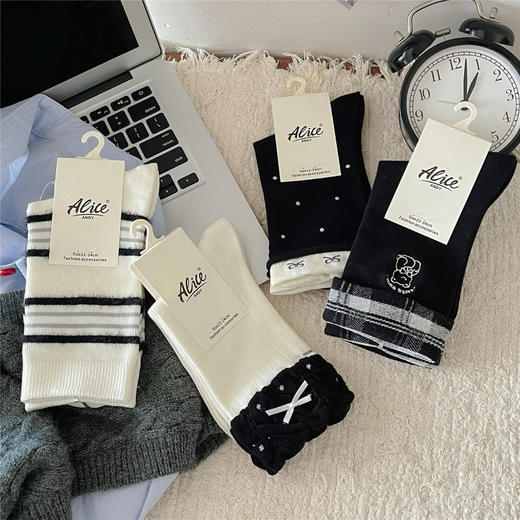 4双一组！2025秋冬无骨袜 小熊miu系蝴蝶结黑白色女袜中筒袜 高密度一体机织造  袜头无骨缝合柔软舒适 商品图7