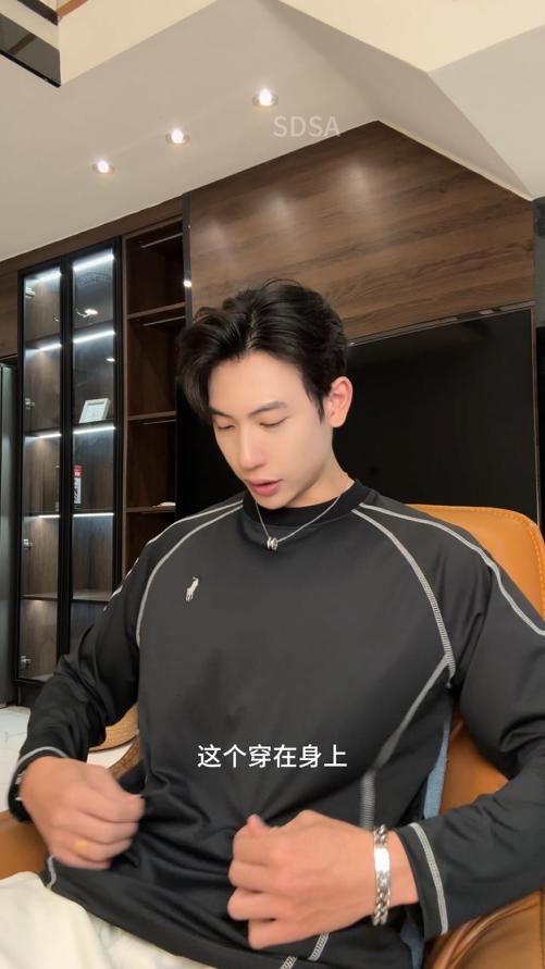 T4816SDSA男士秋冬新款痞帅男装舒适撞色明线刺绣标圆领长袖T恤百搭潮 商品图0