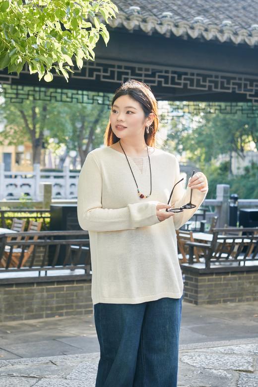 一周内发货【针织衫】秋款长袖针织衫，黑白两色，正适合现在就穿，比较薄，稍有点透，针织款~花姐朋友货源，高性价比款式！面料:1/10支仿麻包芯纱成分:100%腈纶 商品图4