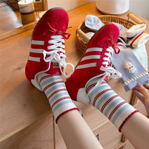 4双一组！2025秋冬无骨袜棉袜 毛茸卡通狗、翻边小爱心设计  浅蓝色和新年红的经典色系搭配 洋气中筒袜 商品图4