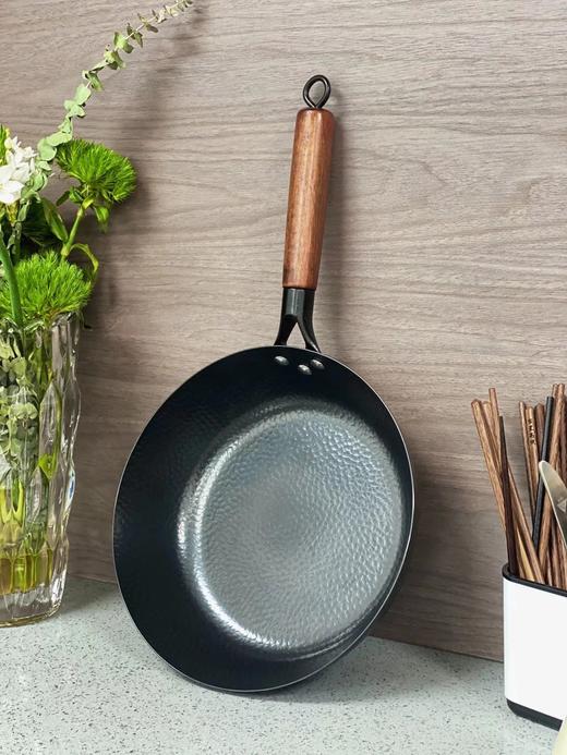 出口转内销，捡漏价39.9到手TETSU PLUS铁锅煎炒锅 精铁材质 捶打纹工艺 可拆卸榉木手柄 超高性价比 无论是燃气基地直邮灶电磁炉都能用 商品图3