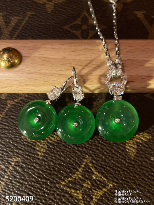 玻璃种木那艳绿平安扣套装【5200409】具体价格微信咨询 商品图0