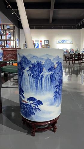 青花云山秀峰书画筒