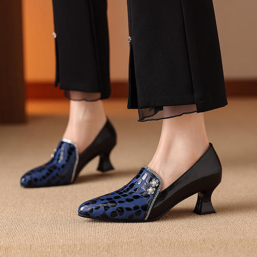 【预售5天】真皮中跟浅口单鞋女新款时尚尖头拼色中口一脚蹬皮鞋百搭妈妈鞋SY&h5010 商品图3