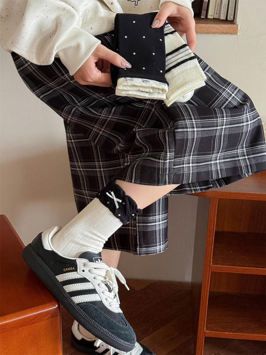 4双一组！2025秋冬无骨袜 小熊miu系蝴蝶结黑白色女袜中筒袜 高密度一体机织造  袜头无骨缝合柔软舒适 商品图3