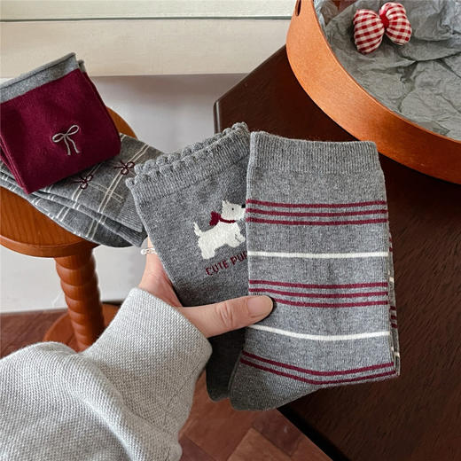 4双一组！2025秋冬女袜格雷灰+安可拉红经典色系搭配 可爱小狗 /Miu系风蝴蝶结 /条纹 中筒袜棉袜 商品图7